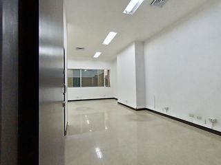 Foto 2 de Magnífica oficina en Centro Empresarial en sector empresarial