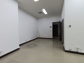 Foto 15 de Magnífica oficina en Centro Empresarial en sector empresarial