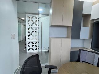 Foto 9 de Alquilo Oficina Boutique En San Borja - Av. Galvez Barrenechea 92M2