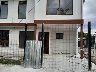 Foto 1 de SE VENDE HERMOSAS CASAS POR ESTRENAR DE DOS PLANTAS DE 85 M2. DE CONSTRUCCIÓN QUININDE – ESMERALDAS – ECUADOR
