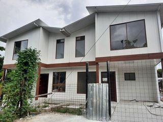 Foto 3 de SE VENDE HERMOSAS CASAS POR ESTRENAR DE DOS PLANTAS DE 85 M2. DE CONSTRUCCIÓN QUININDE – ESMERALDAS – ECUADOR