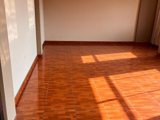 Foto 3 de Venta Local Comercial + Departamentos en Edificio de 4 Pisos