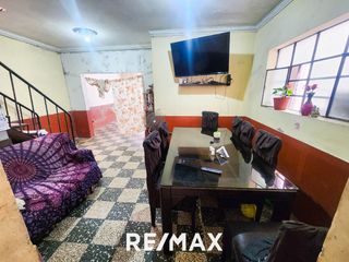 Foto 3 de VENTA DE CASA DE 2 PISOS EN COMAS