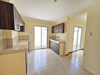 Foto 7 de Alquiler de Casa de 3 dormitorios, 2 plantas, dentro de Urbanización Gran Vittoria con seguridad privada y club social, Vía Salitre.