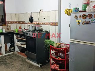 Foto 7 de Vendo Casa 2 Pisos En Esquina Con Libreria Frente A Colegio