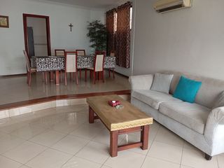Foto 2 de EN VENTA DEPARTAMENTO  LOMAS DE URDESA 2DO PISO CON PATIO PRIVATIVO.