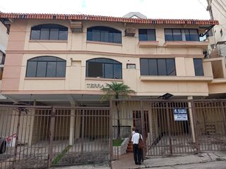 Foto 1 de EN VENTA DEPARTAMENTO  LOMAS DE URDESA 2DO PISO CON PATIO PRIVATIVO.