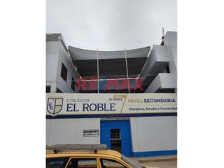 Foto 2 de Se Vende Casa De 3 Pisos Frente Al Parque Urb. El Roble Pte. Piedra .