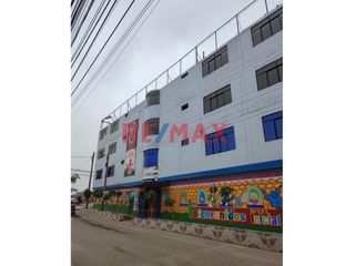 Foto 1 de Se Vende Casa De 3 Pisos Frente Al Parque Urb. El Roble Pte. Piedra .