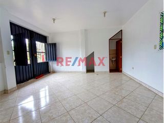 Foto 5 de Se Vende Casa De 3 Pisos Frente Al Parque Urb. El Roble Pte. Piedra .