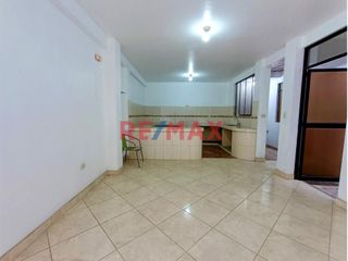 Foto 11 de Se Vende Casa De 3 Pisos Frente Al Parque Urb. El Roble Pte. Piedra .