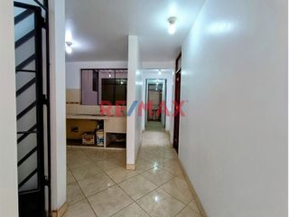 Foto 15 de Se Vende Casa De 3 Pisos Frente Al Parque Urb. El Roble Pte. Piedra .