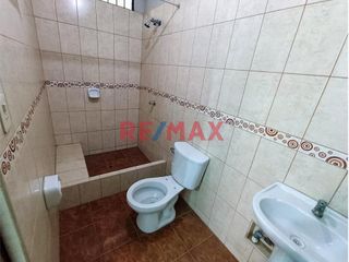 Foto 17 de Se Vende Casa De 3 Pisos Frente Al Parque Urb. El Roble Pte. Piedra .