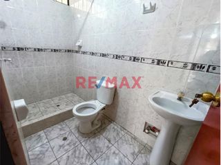 Foto 19 de Se Vende Casa De 3 Pisos Frente Al Parque Urb. El Roble Pte. Piedra .
