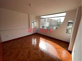 Foto 1 de Vendo Lindo Dúplex En Villa María Del Triunfo De 165M2