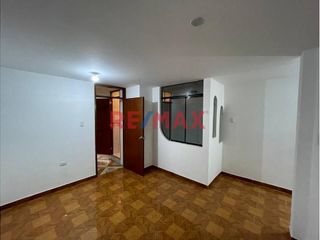 Foto 3 de Vendo Lindo Dúplex En Villa María Del Triunfo De 165M2