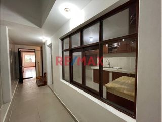 Foto 4 de Vendo Lindo Dúplex En Villa María Del Triunfo De 165M2