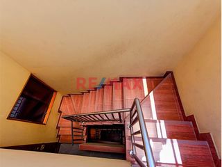 Foto 2 de Se Vende Casa De 3 Pisos En Urb. El Mercurio En Pte Piedra