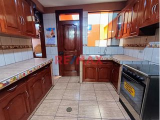 Foto 5 de Se Vende Casa De 3 Pisos En Urb. El Mercurio En Pte Piedra