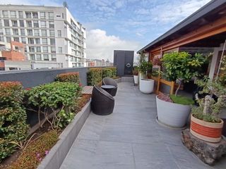 Foto 2 de Venta de Penthouse Totalmente Remodelado – Sector República del Salvador
