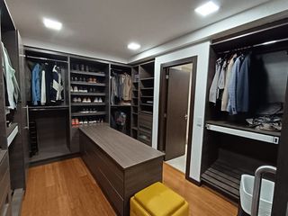 Foto 11 de Venta de Penthouse Totalmente Remodelado – Sector República del Salvador