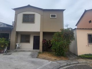 Foto 5 de Arriendo Samanes 7 cerc de colegio y avenida Francisco de Orellana