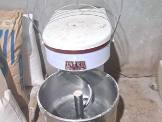 Foto 9 de ANTICRETICO DE CASA CON NEGOCIO DE  PANADERÍA EQUIPADA