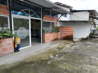 Foto 1 de Propiedad en venta, a la via asfaltada, restaurante bar, amoblado, cerca de Quito.