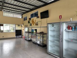 Foto 7 de Propiedad en venta, a la via asfaltada, restaurante bar, amoblado, cerca de Quito.