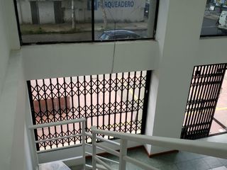 Foto 8 de Amplio local comercial en renta