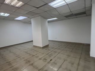 Foto 10 de Amplio local comercial en renta