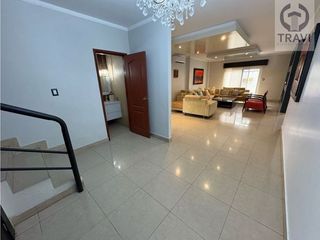 Foto 3 de hermosa casa en venta, en la zona de mayor desarrollo de la ciudad (via a la costa)