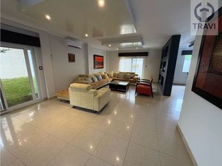 Foto 4 de hermosa casa en venta, en la zona de mayor desarrollo de la ciudad (via a la costa)