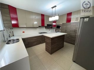 Foto 6 de hermosa casa en venta, en la zona de mayor desarrollo de la ciudad (via a la costa)