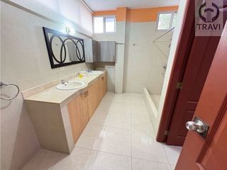 Foto 15 de hermosa casa en venta, en la zona de mayor desarrollo de la ciudad (via a la costa)