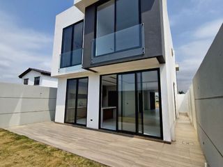 Foto 2 de CASA EN VENTA, ISLA CELESTE, ETAPA BABOR