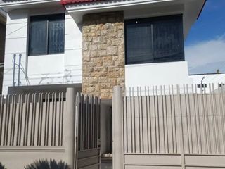 Foto 1 de Venta de Casa en Garzota 3 dormitorios