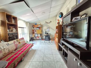 Foto 10 de VENTA DE CASA FRENTE A PARQUE Y CERCA DEL MERCADO DE MOSHOQUEQUE
