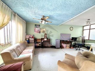 Foto 3 de VENTA DE CASA FRENTE A PARQUE Y CERCA DEL MERCADO DE MOSHOQUEQUE