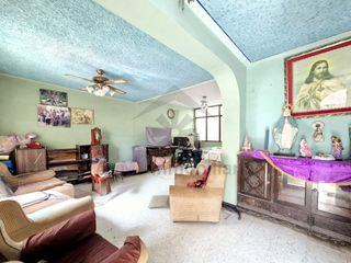 Foto 4 de VENTA DE CASA FRENTE A PARQUE Y CERCA DEL MERCADO DE MOSHOQUEQUE