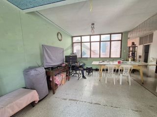 Foto 6 de VENTA DE CASA FRENTE A PARQUE Y CERCA DEL MERCADO DE MOSHOQUEQUE