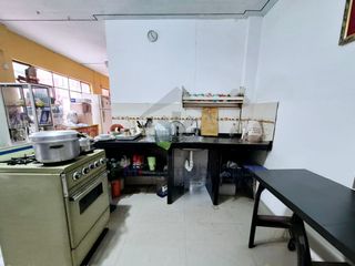 Foto 7 de VENTA DE CASA FRENTE A PARQUE Y CERCA DEL MERCADO DE MOSHOQUEQUE