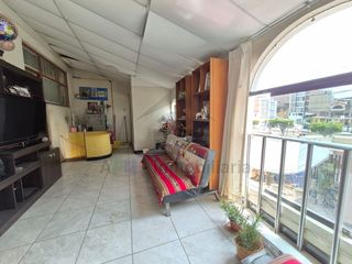 Foto 11 de VENTA DE CASA FRENTE A PARQUE Y CERCA DEL MERCADO DE MOSHOQUEQUE