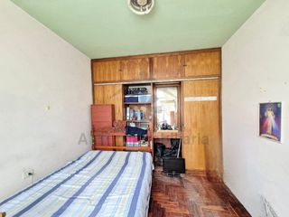 Foto 13 de VENTA DE CASA FRENTE A PARQUE Y CERCA DEL MERCADO DE MOSHOQUEQUE