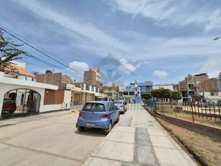 Foto 18 de VENTA DE CASA FRENTE A PARQUE Y CERCA DEL MERCADO DE MOSHOQUEQUE