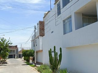 Foto 5 de OPORTUNIDAD...!  CASA DE 3 PISOS EN URNANIZACION LAS PALMERAS