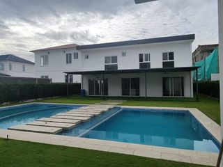 Foto 1 de Isla Mocoli, Renta de hermosa casa 4 dormitorios con piscina