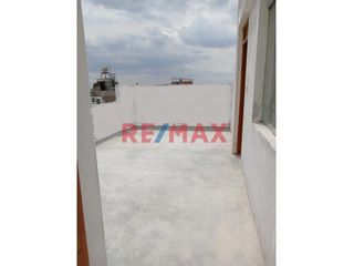 Foto 17 de Hermosa Casa De 3 Pisos En Alquiler Con Cochera // ID: 1128536