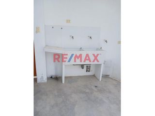 Foto 18 de Hermosa Casa De 3 Pisos En Alquiler Con Cochera // ID: 1128536