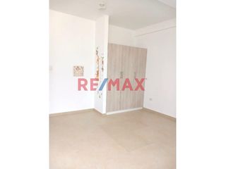 Foto 14 de Hermosa Casa De 3 Pisos En Alquiler Con Cochera // ID: 1128536